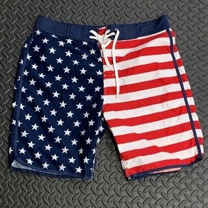 Men’s Old Navy USA Flag Swim Trunks size Large!